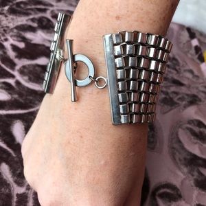 Chain link strand bracelet with toggle closure.